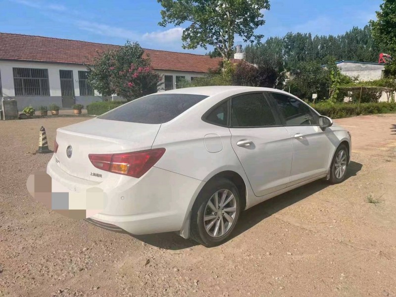 东营16年别克威朗6