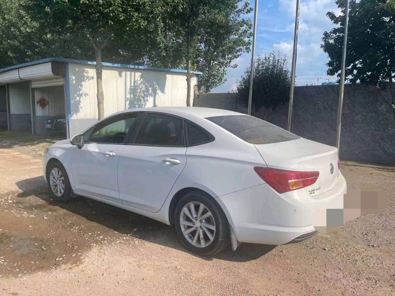 东营16年别克威朗9