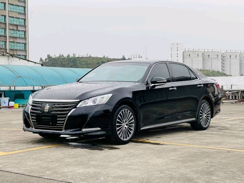 东莞18年丰田皇冠2