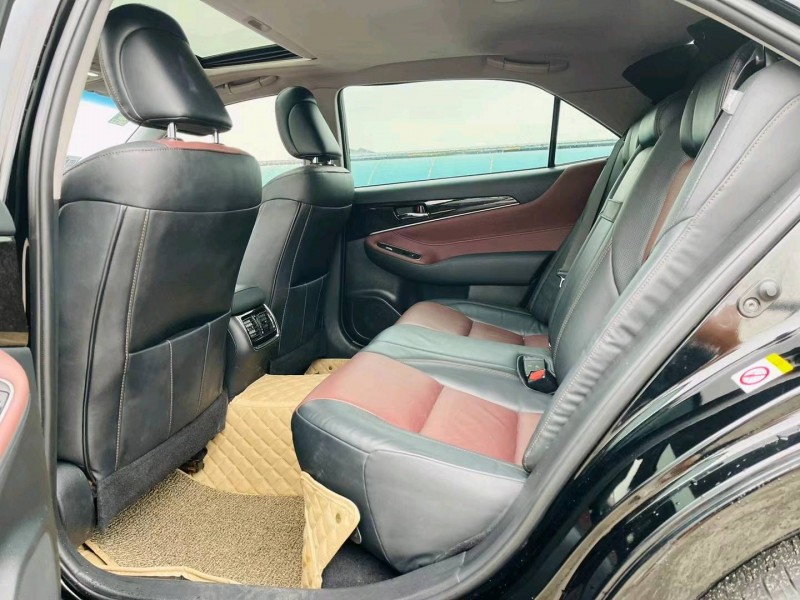 东莞18年丰田皇冠4