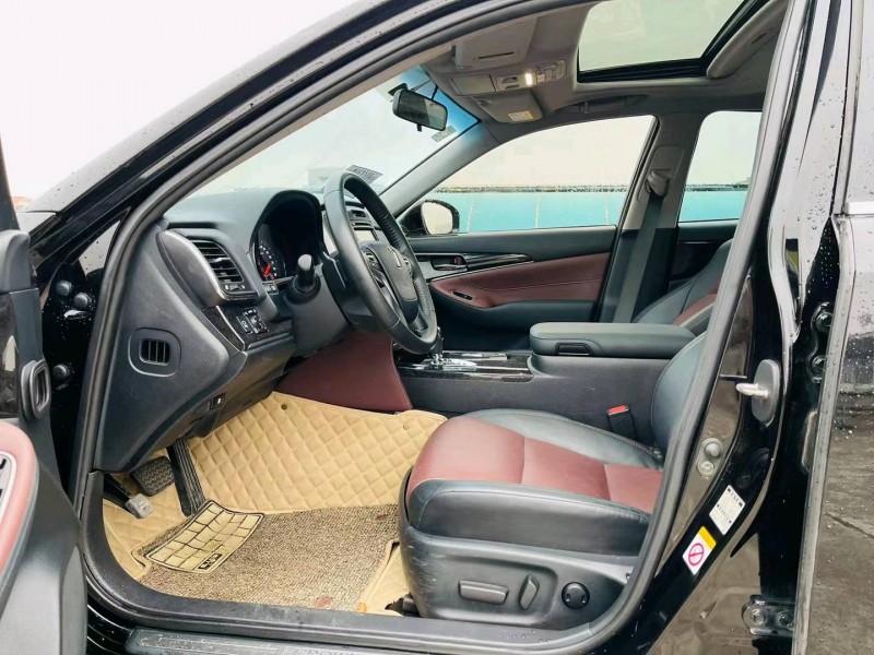 东莞18年丰田皇冠6