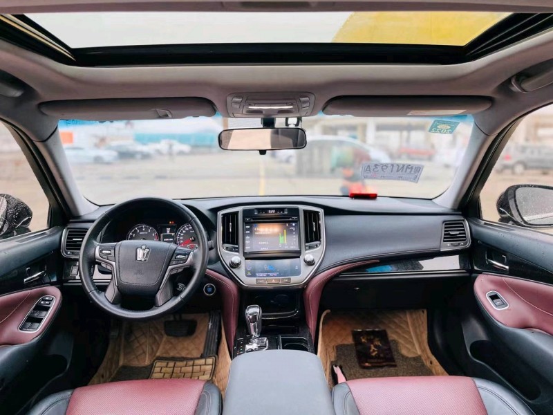 东莞18年丰田皇冠5