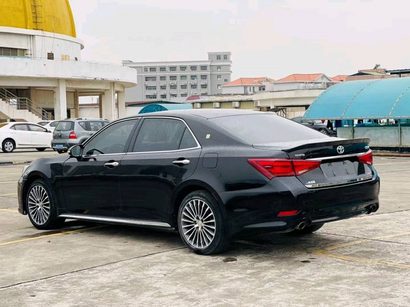 东莞18年丰田皇冠8