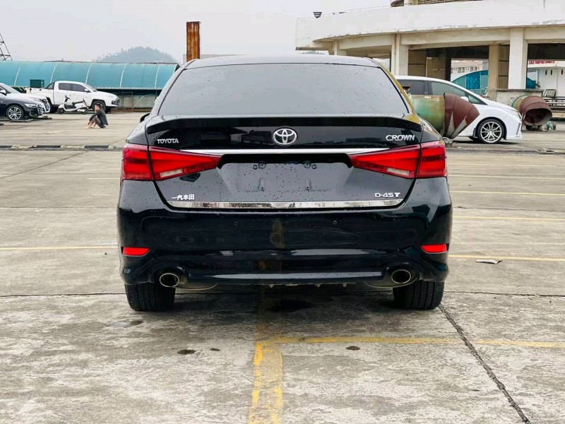 东莞18年丰田皇冠9