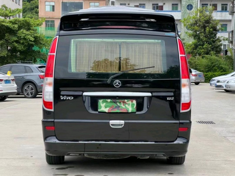 广州16年奔驰威霆8