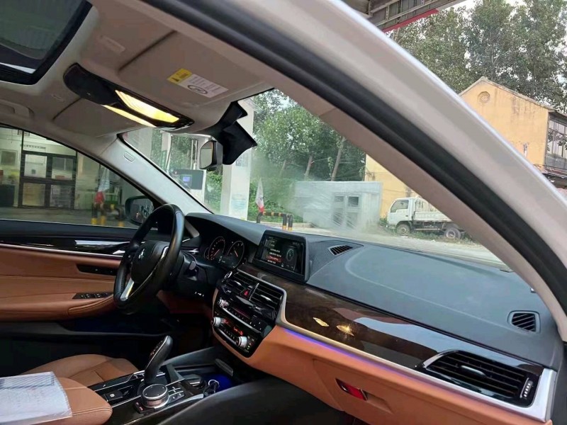 北京17年宝马5系5