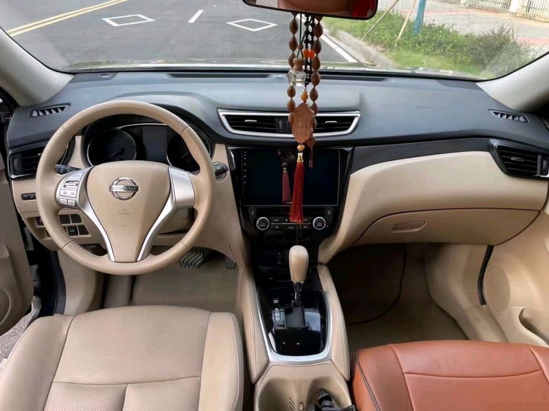 北京16年日产奇骏6