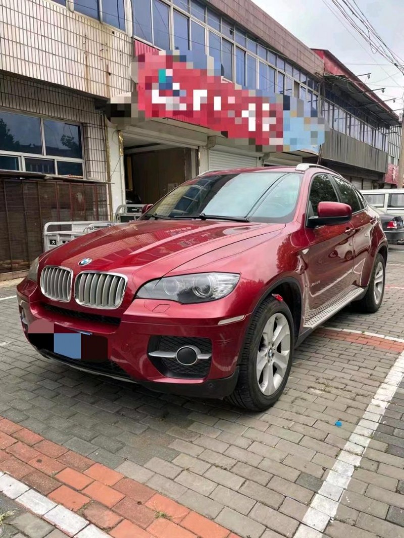 保定12年寶馬X68