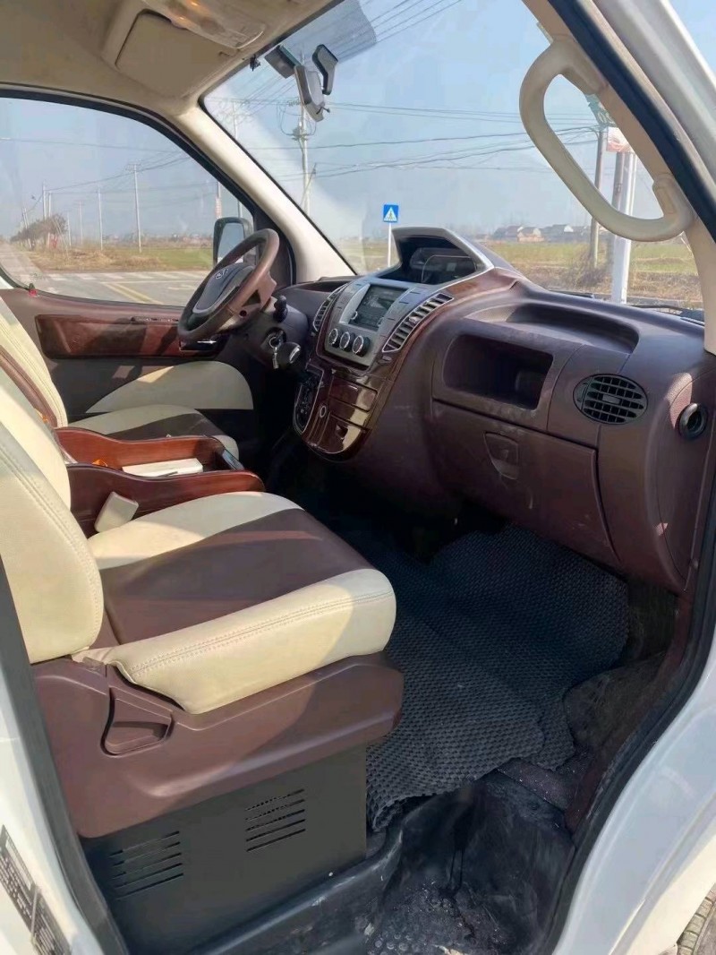 徐州17年大通V805