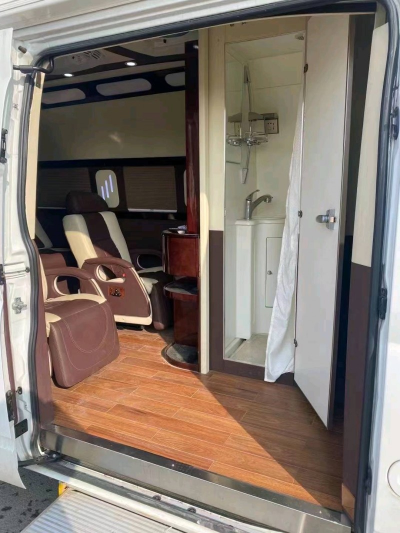 徐州17年大通V806