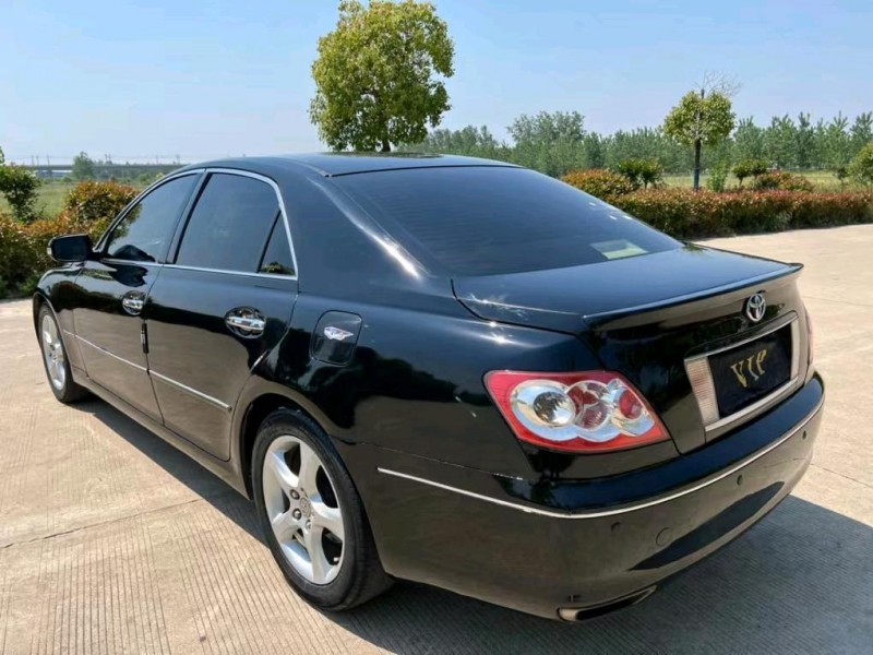 盐城10年丰田锐志5