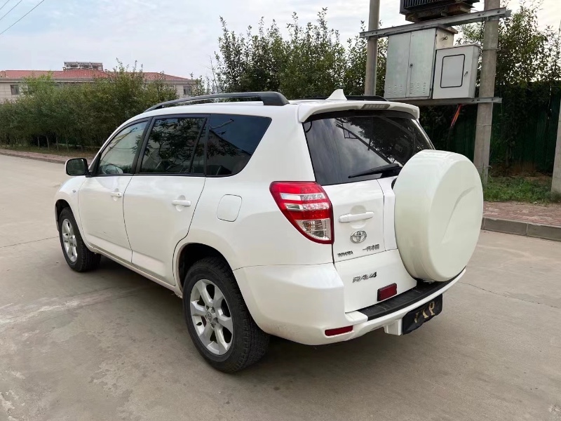 唐山11年豐田RAV43