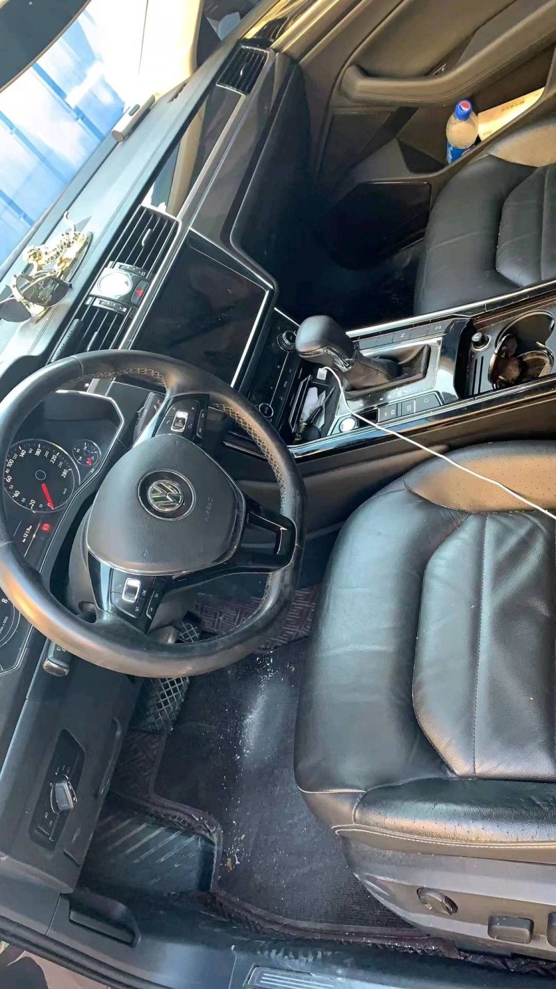 成都18年大众辉昂4