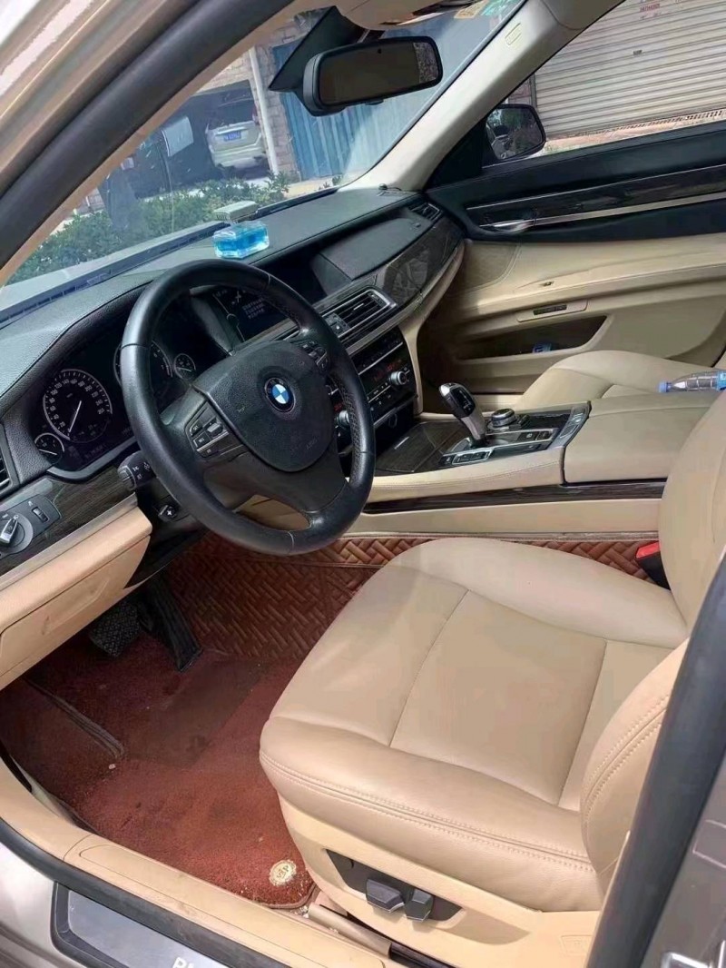 北京12年宝马7系7