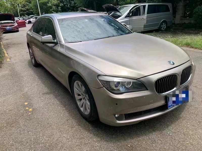 北京12年宝马7系8