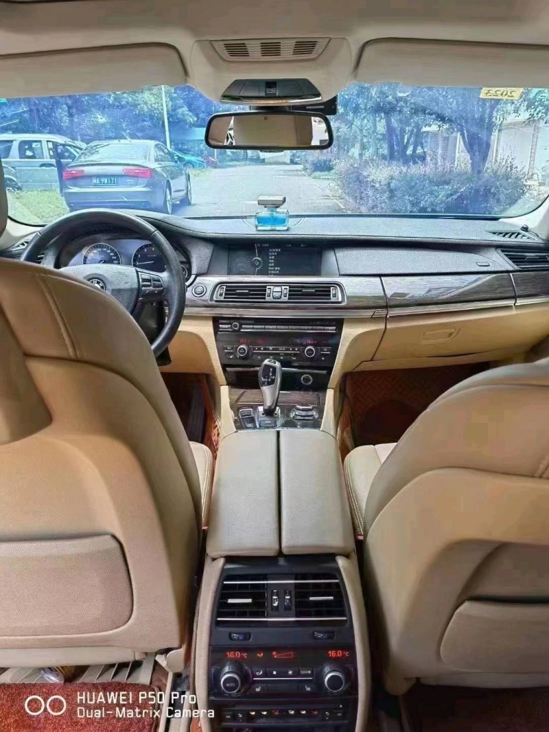 北京12年宝马7系9