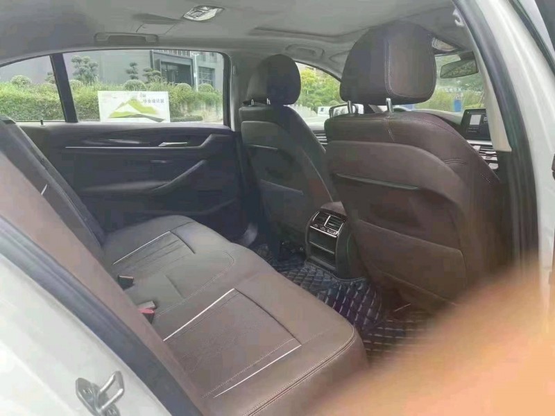 北京21年宝马5系5