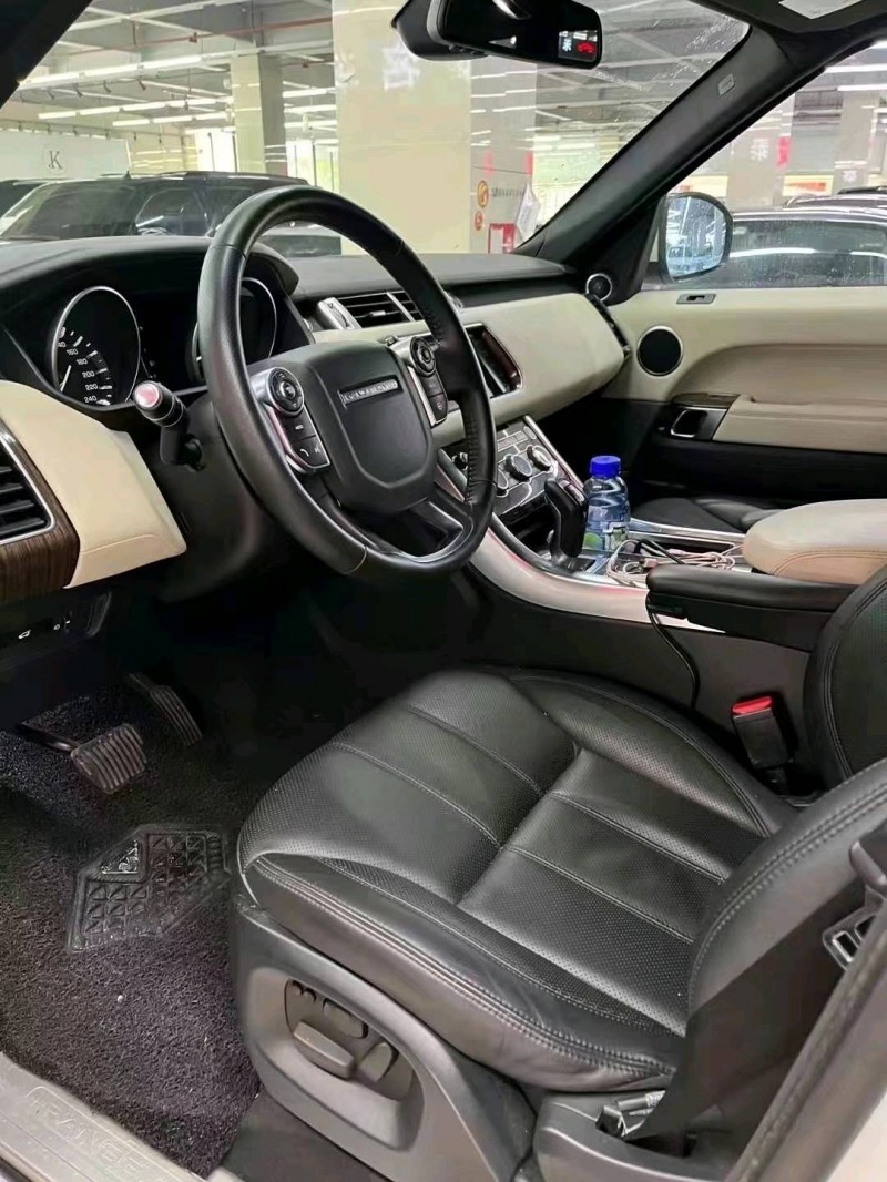 东营17年路虎揽胜运动7