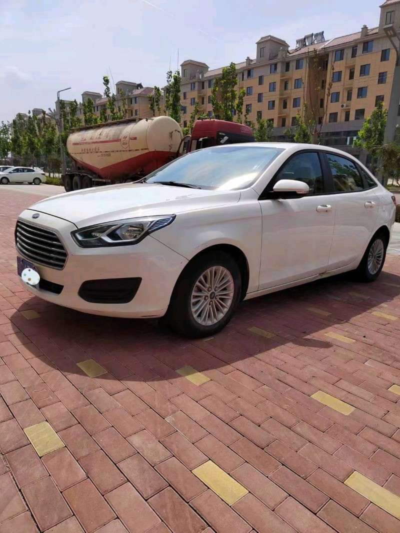 东营17年福特福睿斯2