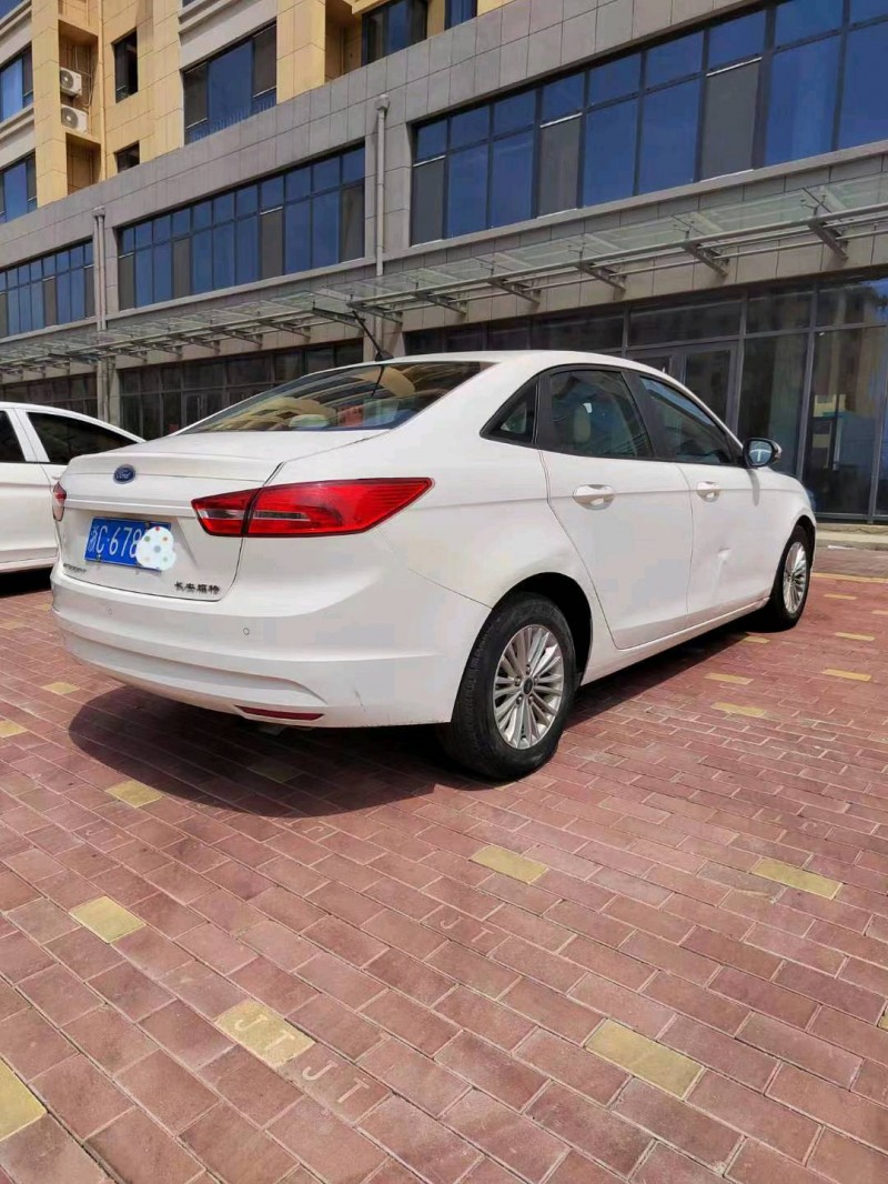 东营17年福特福睿斯8