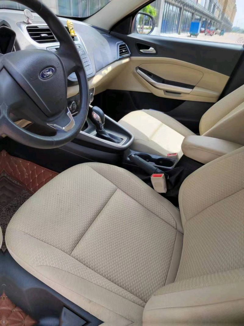 东营17年福特福睿斯9