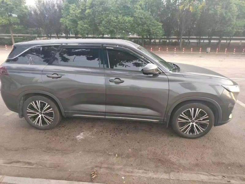 武漢20年長安汽車歐尚3