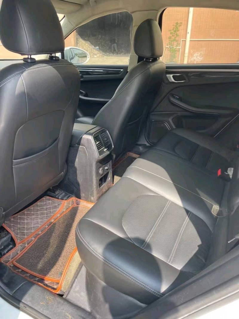 东莞17年众泰SR95