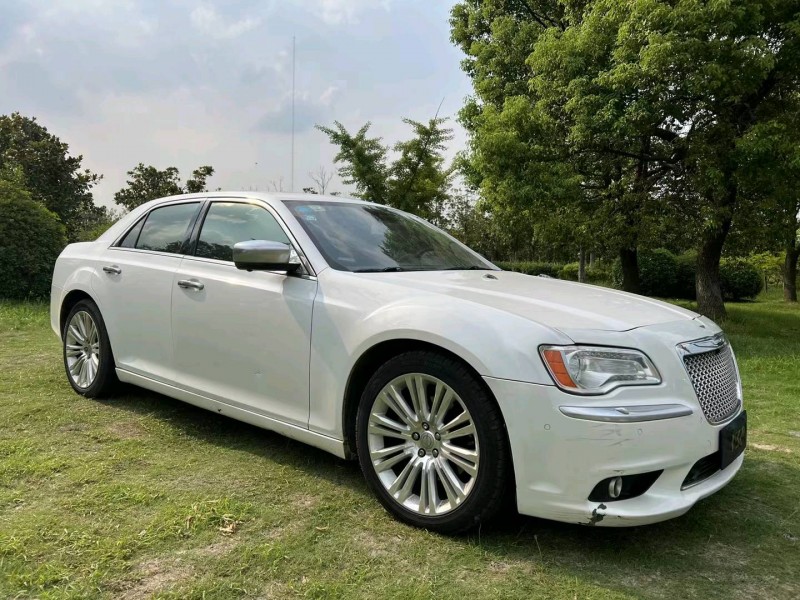 泰州13年克莱斯勒300C2
