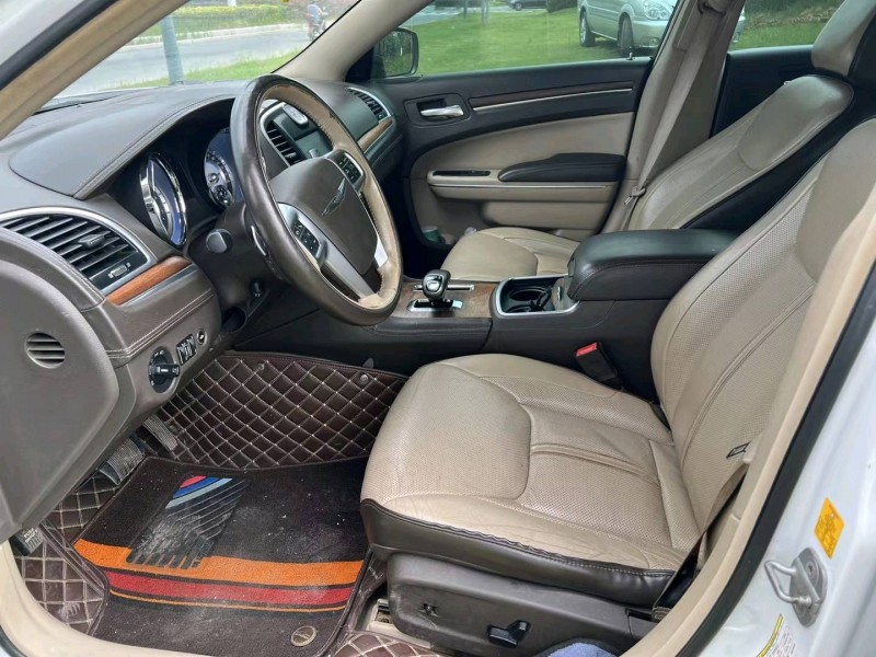 泰州13年克莱斯勒300C4