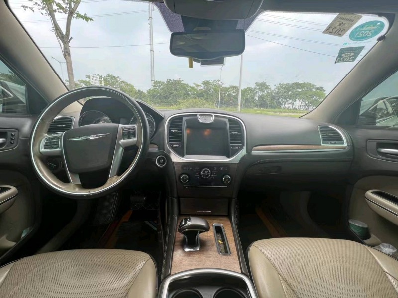 泰州13年克莱斯勒300C5