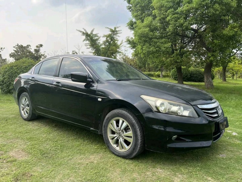 泰州11年本田雅阁3