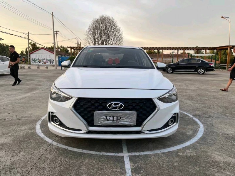 徐州17年现代悦动1