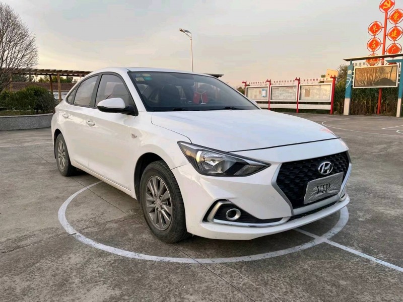 徐州17年现代悦动3