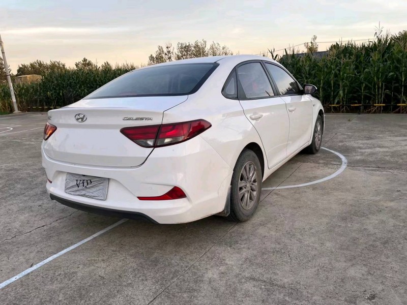 徐州17年现代悦动8