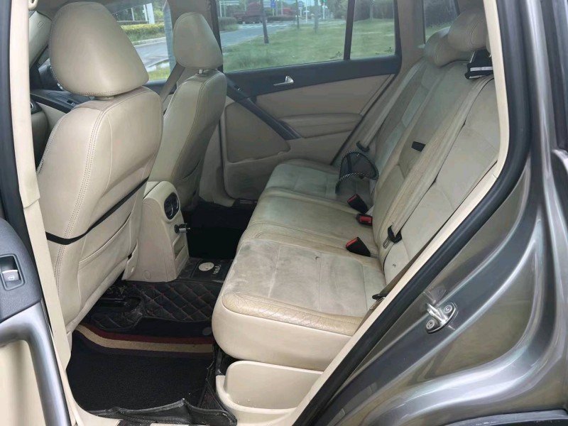 泰州10年大众途观5