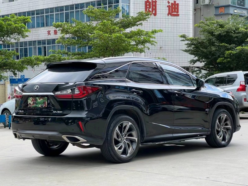 东莞18年雷克萨斯RX8