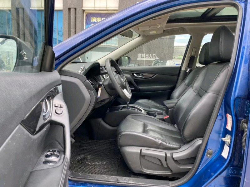 东莞17年日产奇骏5