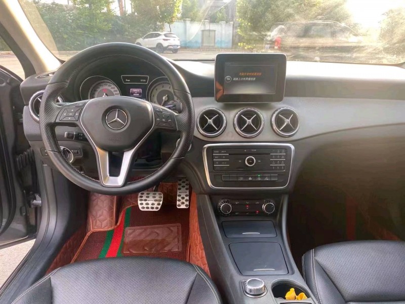 东营16年奔驰GLA5