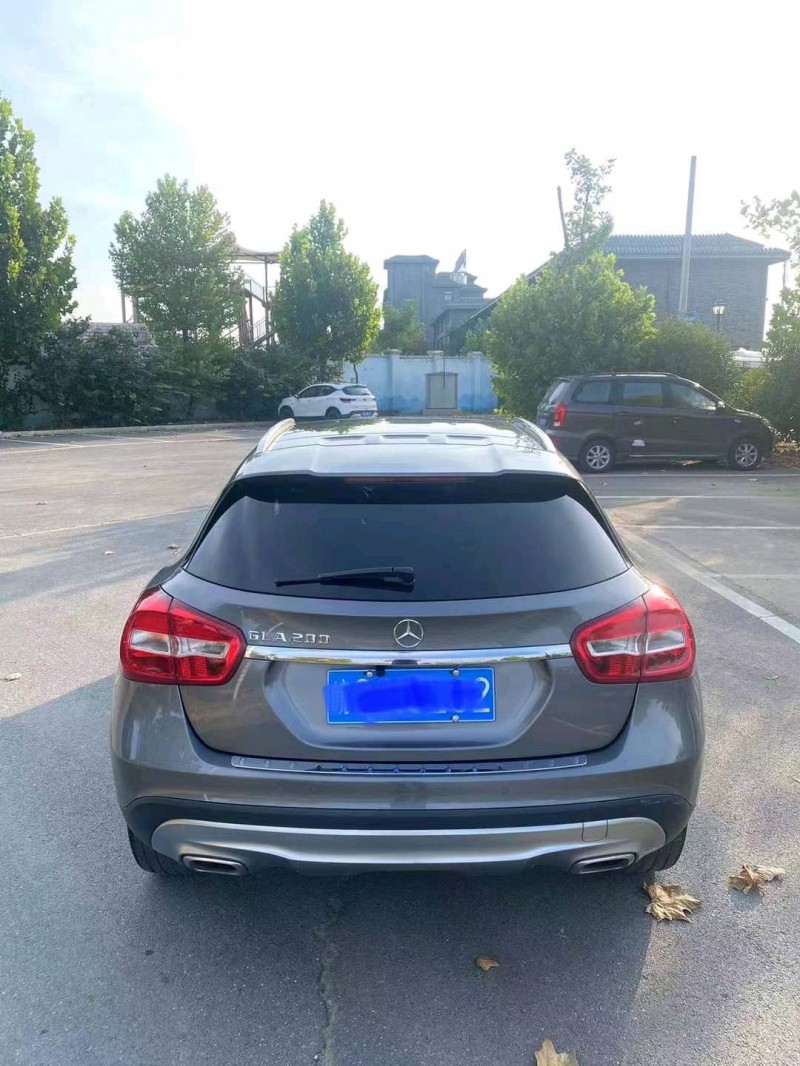 东营16年奔驰GLA7