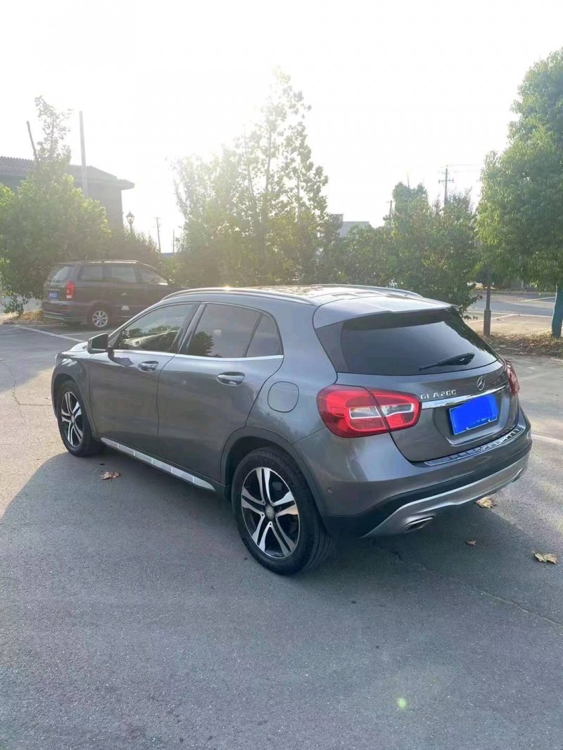 东营16年奔驰GLA8