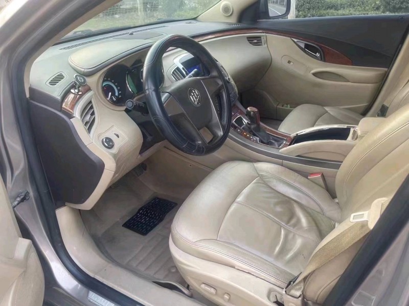 徐州12年别克君越3