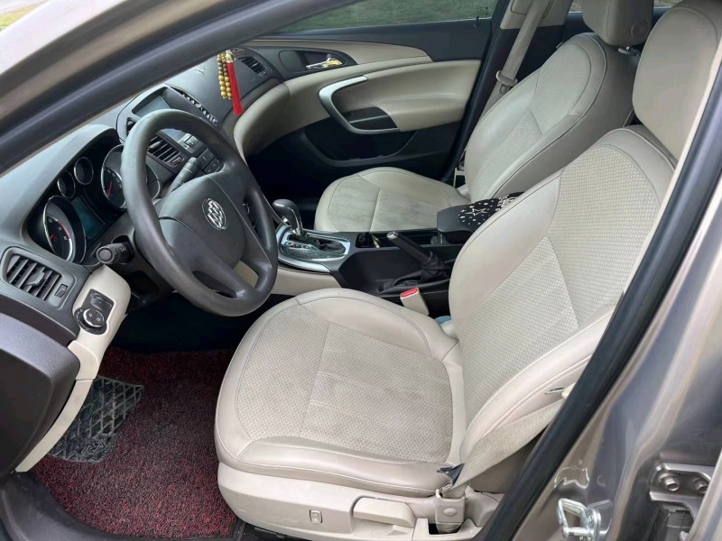 泰州12年别克君威5