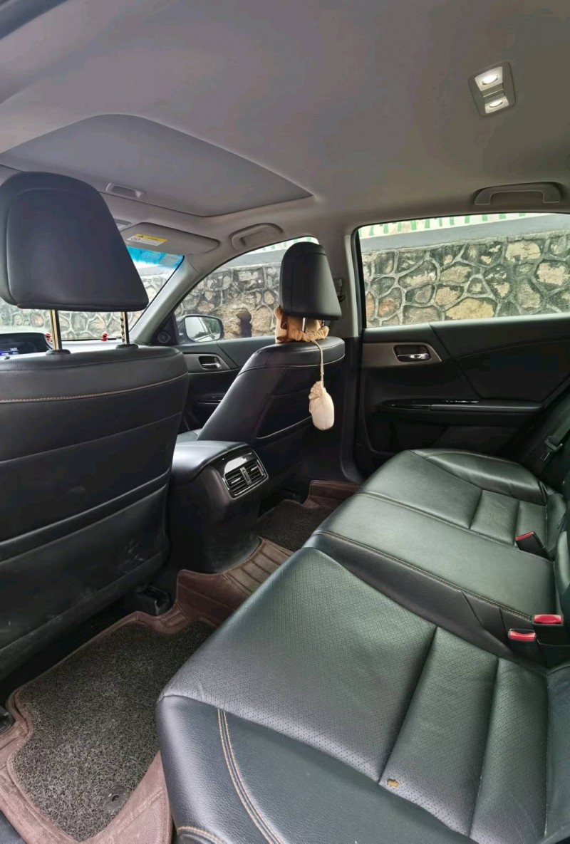 东莞18年本田雅阁7