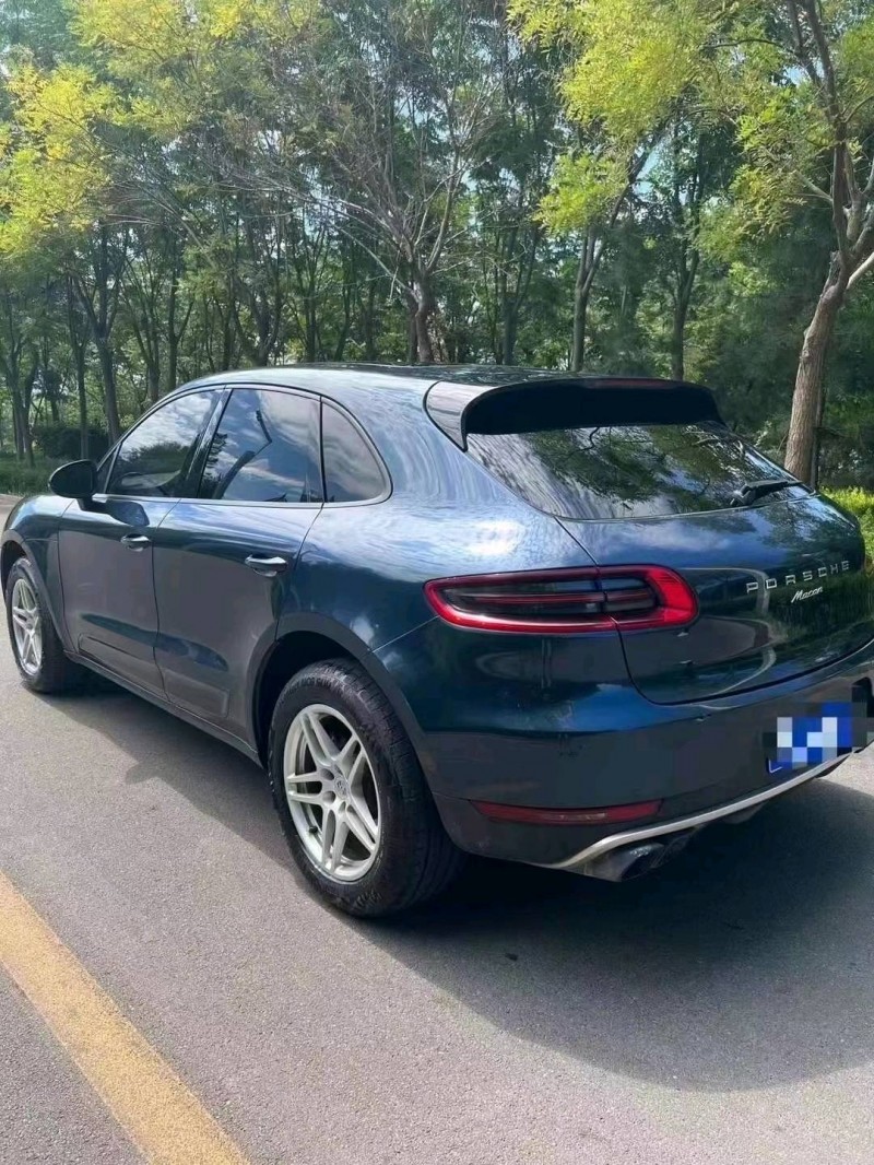 东营15年保时捷Macan7