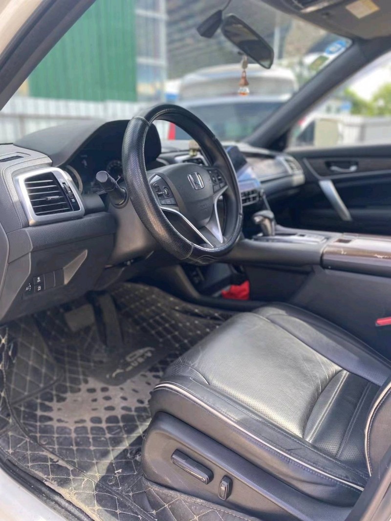 中山17年本田URV5