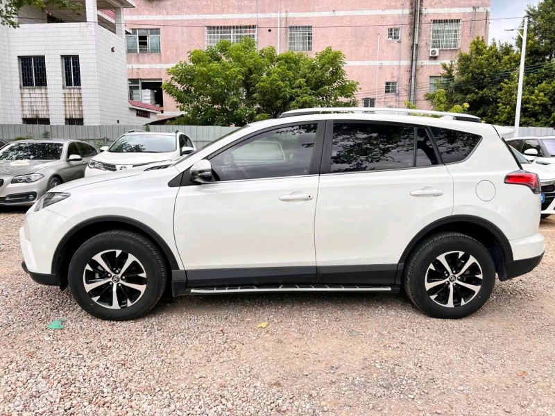 广州19年丰田RAV42