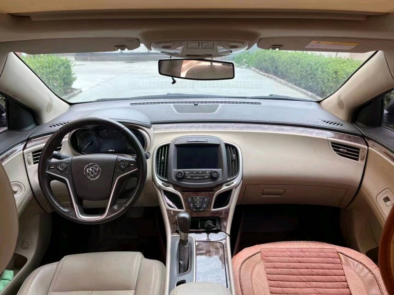 邢台15年别克君越5