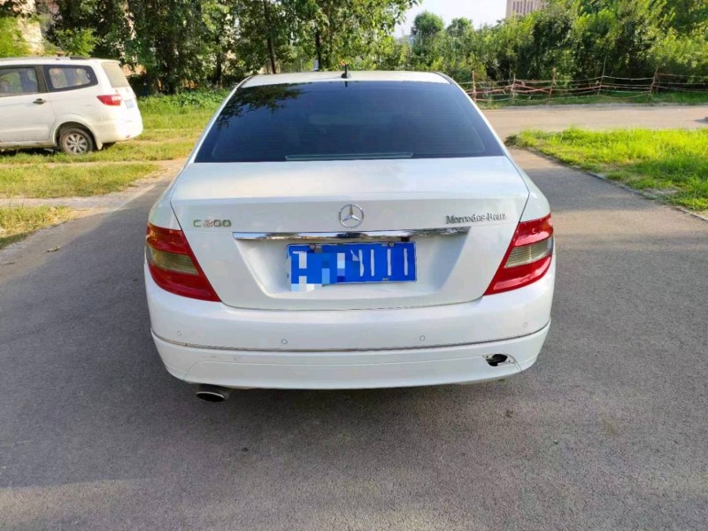 东营11年奔驰C8