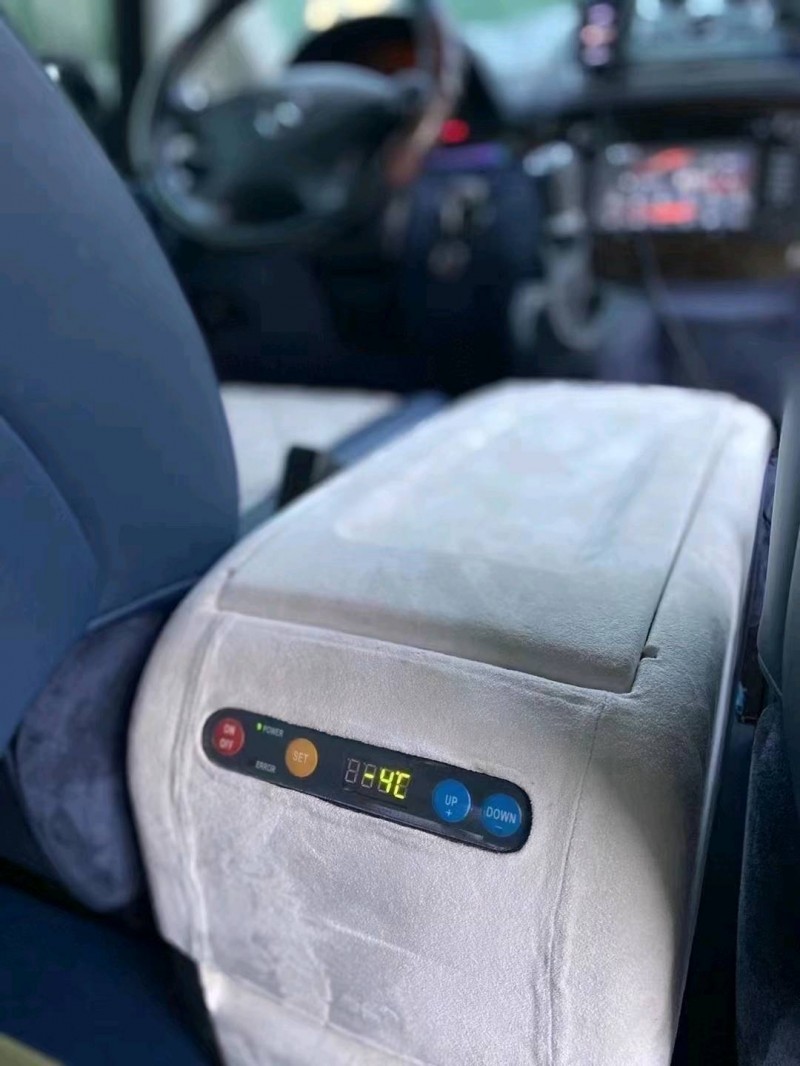 中山13年奔驰威霆6