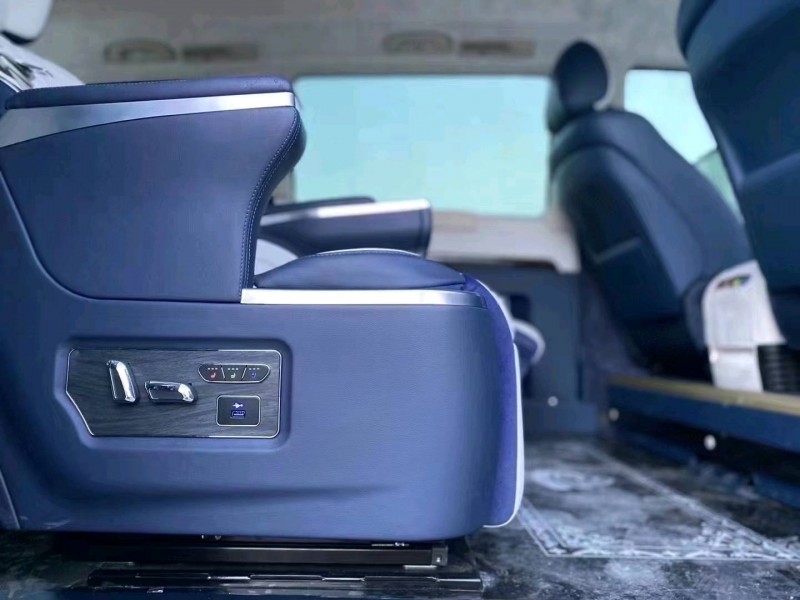 中山13年奔驰威霆9